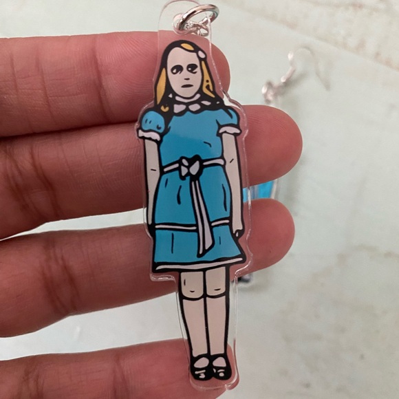 ⭐️The Shining twins Acrylic earrings - Picture 4 of 5